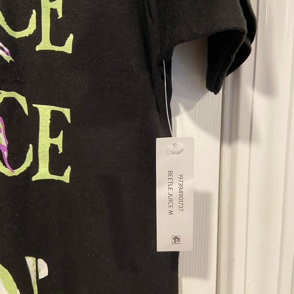 NWT Beetlejuice Size M Black Cotton Crew Neck Tee Shirt Graphic Logo Keaton - Picture 11 of 11